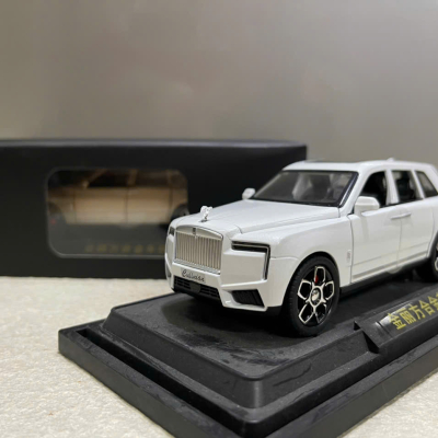 ​Mô hình xe Rolls-Royce Cullinan Black Badge Series II tỷ lệ 1:32