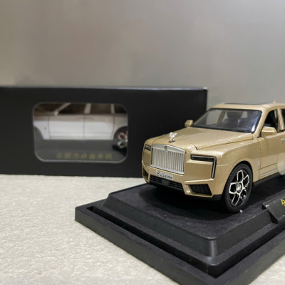 ​Mô hình xe Rolls-Royce Cullinan Black Badge Series II tỷ lệ 1:32