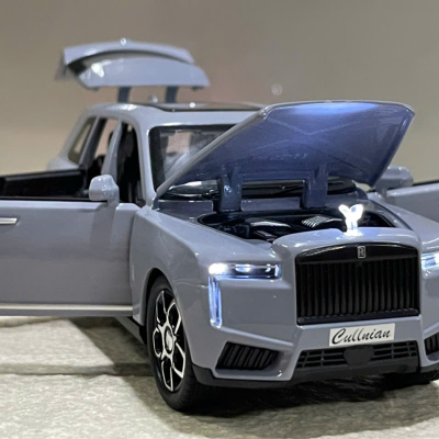 ​Mô hình xe Rolls-Royce Cullinan Black Badge Series II tỷ lệ 1:32