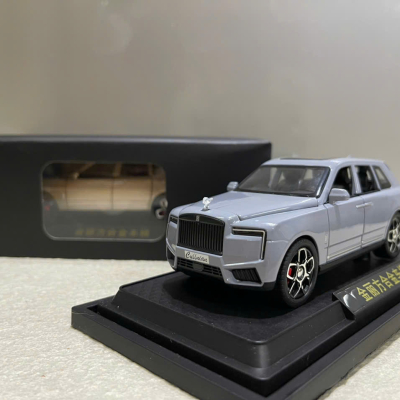 ​Mô hình xe Rolls-Royce Cullinan Black Badge Series II tỷ lệ 1:32