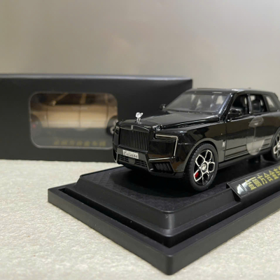 ​Mô hình xe Rolls-Royce Cullinan Black Badge Series II tỷ lệ 1:32