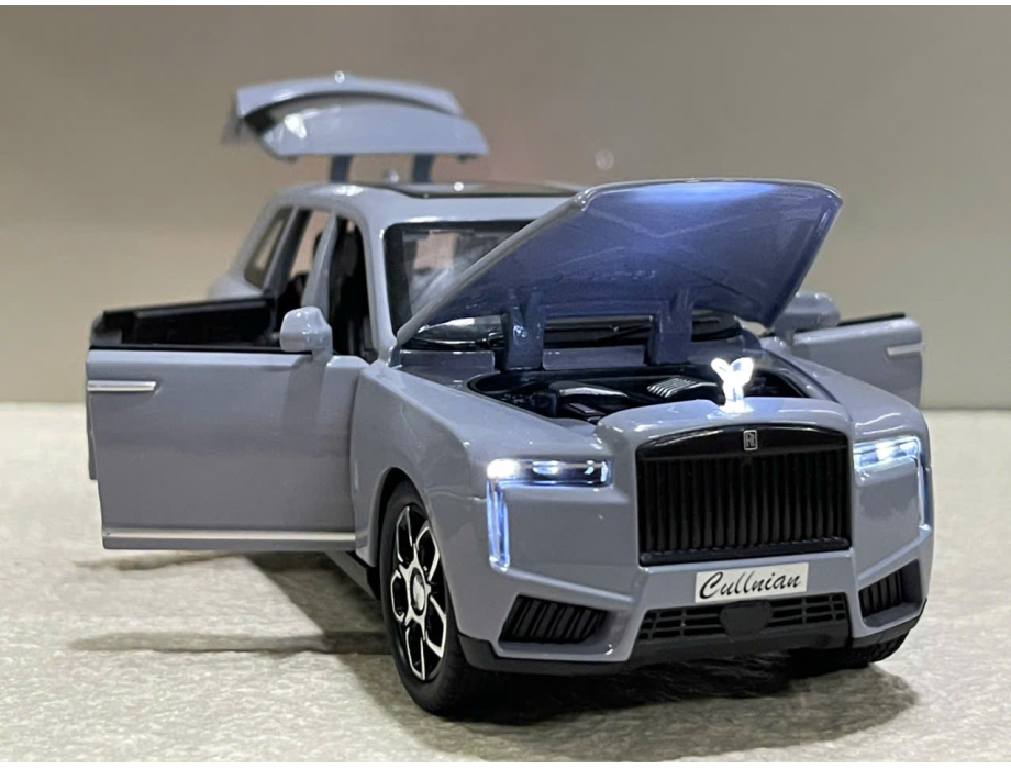 ​Mô hình xe Rolls-Royce Cullinan Black Badge Series II tỷ lệ 1:32