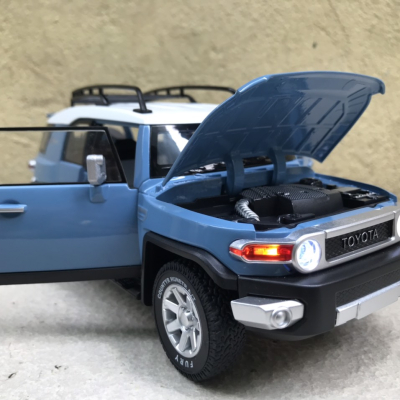 ​Mô hình xe TOYOTA FJ Cruiser tỷ lệ  1:24