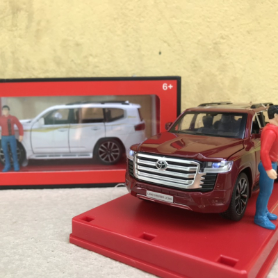 Mô hình xe TOYOTA Land Cruiser LC300 2023  tỷ lệ 1:32