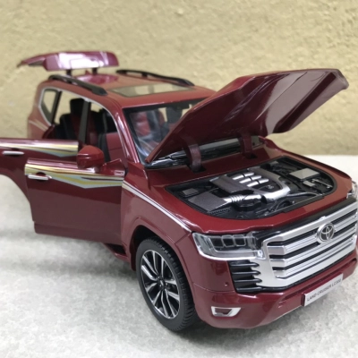 Mô hình xe TOYOTA land Cruiser LC300 2024 tỷ lệ 1:24