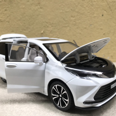 Mô hình xe TOYOTA SIENNA 2022 tỷ lệ 1:24