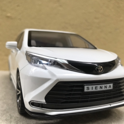 Mô hình xe TOYOTA SIENNA 2022 tỷ lệ 1:24