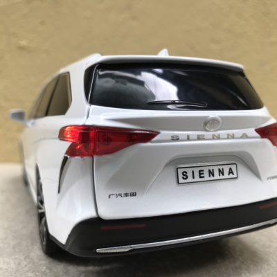 Mô hình xe TOYOTA SIENNA 2022 tỷ lệ 1:24