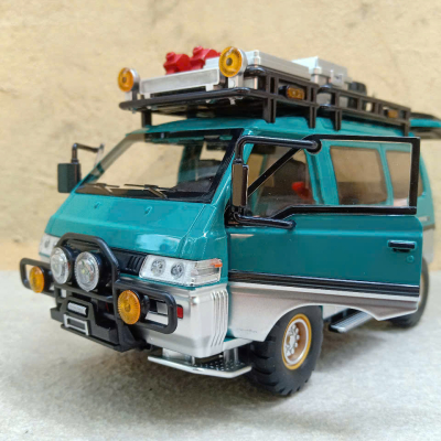 ​Xe mô hình Mitsubishi Delica Van tỷ lệ 1:24