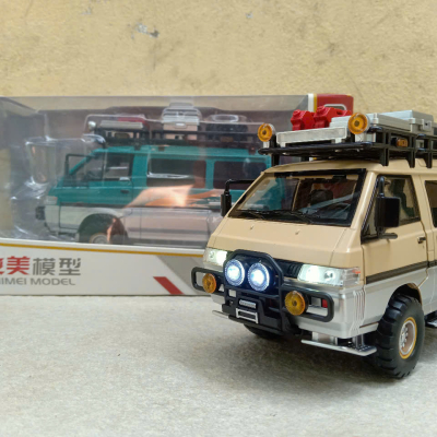 ​Xe mô hình Mitsubishi Delica Van tỷ lệ 1:24
