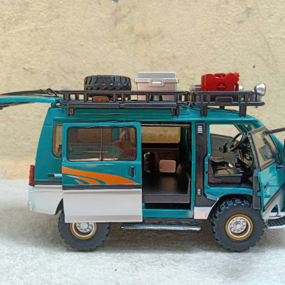 ​Xe mô hình Mitsubishi Delica Van tỷ lệ 1:24