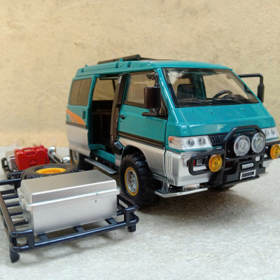 ​Xe mô hình Mitsubishi Delica Van tỷ lệ 1:24