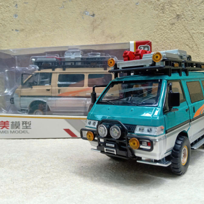 ​Xe mô hình Mitsubishi Delica Van tỷ lệ 1:24