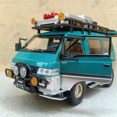 ​Xe mô hình Mitsubishi Delica Van tỷ lệ 1:24