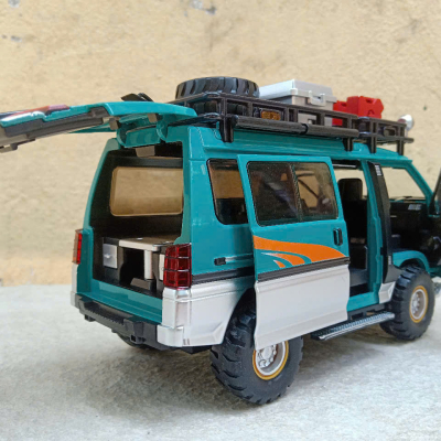 ​Xe mô hình Mitsubishi Delica Van tỷ lệ 1:24