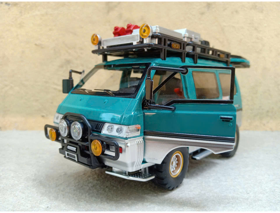 Xe mô hình Mitsubishi Delica Van tỷ lệ 1:24 Xe mô hình Mitsubishi Delica Van tỷ lệ 1:24