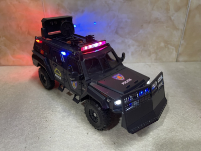 ​Mô hình xe bọc thép CSCĐ Spinosuarus tỷ lệ 1:24