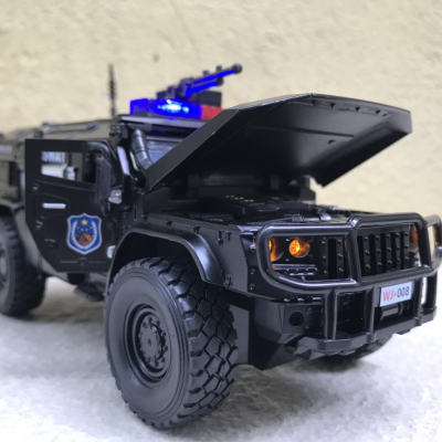 Mô hình xe Cảnh sát Swat Typhoon VDV tỷ lệ 1:32