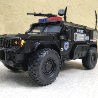 Mô hình xe Cảnh sát Swat Typhoon VDV tỷ lệ 1:32
