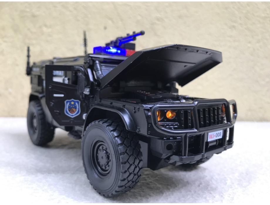 Mô hình xe Cảnh sát Swat Typhoon VDV tỷ lệ 1:32 Mô hình xe Cảnh sát Swat Typhoon VDV tỷ lệ 1:32