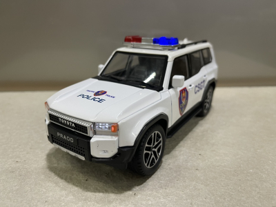 ​Mô hình xe land Cruiser PRADO LC250 CSGT tỷ lệ 1:24