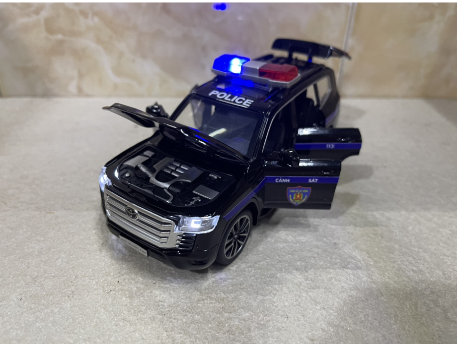 Mô hình xe Cảnh sát CSCĐ 113 Toyota LC300 tỷ lệ 1:32 Mô hình xe Cảnh sát CSCĐ 113 Toyota LC300 tỷ lệ 1:32