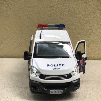 ​Mô hình xe Police CSGT IVECO tỷ lệ 1:24
