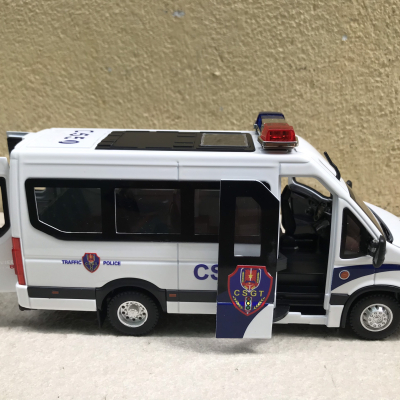 ​Mô hình xe Police CSGT IVECO tỷ lệ 1:24