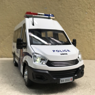 ​Mô hình xe Police CSGT IVECO tỷ lệ 1:24