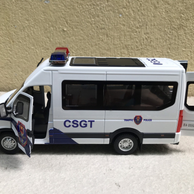 ​Mô hình xe Police CSGT IVECO tỷ lệ 1:24