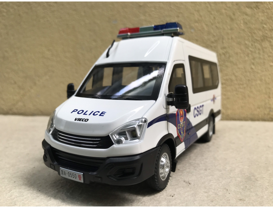 Mô hình xe Police CSGT IVECO tỷ lệ 1:24 Mô hình xe Police CSGT IVECO tỷ lệ 1:24