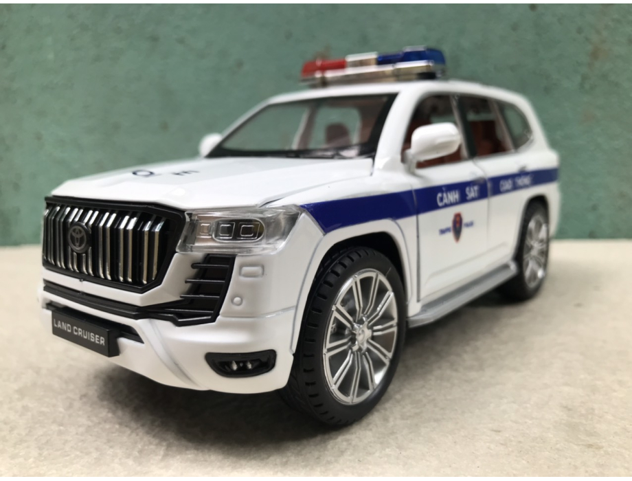 Mô hình xe Cảnh sát CSGT LandCruiser-Prado tỷ lệ 1:24 Mô hình xe Cảnh sát CSGT LandCruiser-Prado tỷ lệ 1:24