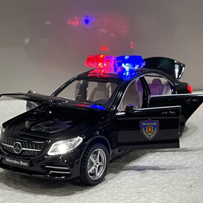 ​Mô hình xe Police Mercedes C260L-CSGT tỷ lệ 1:32