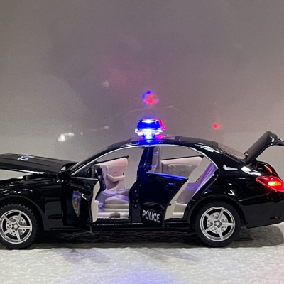 ​Mô hình xe Police Mercedes C260L-CSGT tỷ lệ 1:32