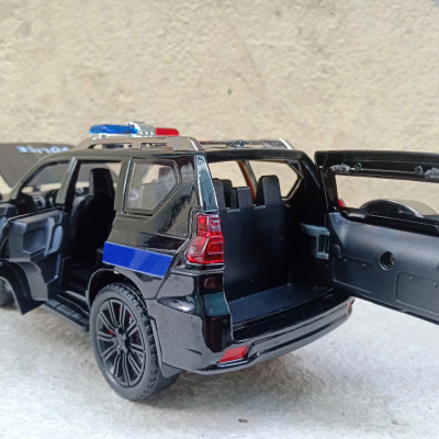 ​Mô hình xe Police Toyota Prado landCruiser CSCĐ 113 tỷ lệ1:24