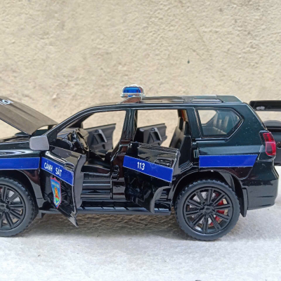 ​Mô hình xe Police Toyota Prado landCruiser CSCĐ 113 tỷ lệ1:24