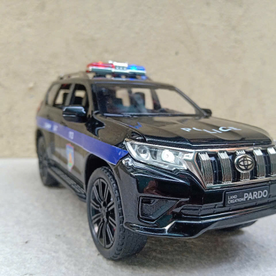 ​Mô hình xe Police Toyota Prado landCruiser CSCĐ 113 tỷ lệ1:24