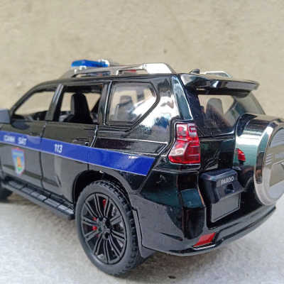 ​Mô hình xe Police Toyota Prado landCruiser CSCĐ 113 tỷ lệ1:24