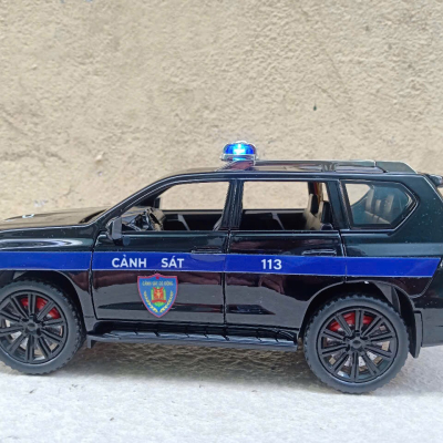 ​Mô hình xe Police Toyota Prado landCruiser CSCĐ 113 tỷ lệ1:24