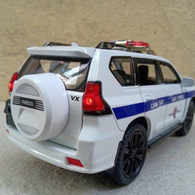 ​Mô hình xe Police Toyota Prado landCruiser CSGT tỷ lệ 1:24