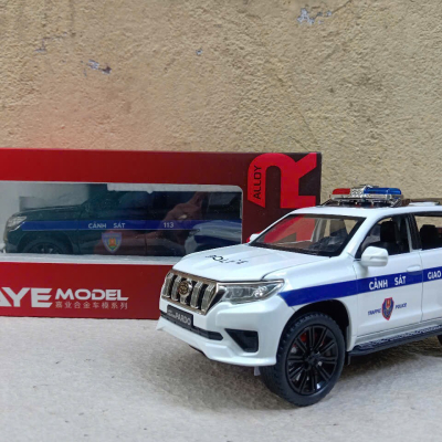 ​Mô hình xe Police Toyota Prado landCruiser CSGT tỷ lệ 1:24