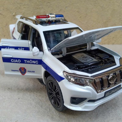 ​Mô hình xe Police Toyota Prado landCruiser CSGT tỷ lệ 1:24
