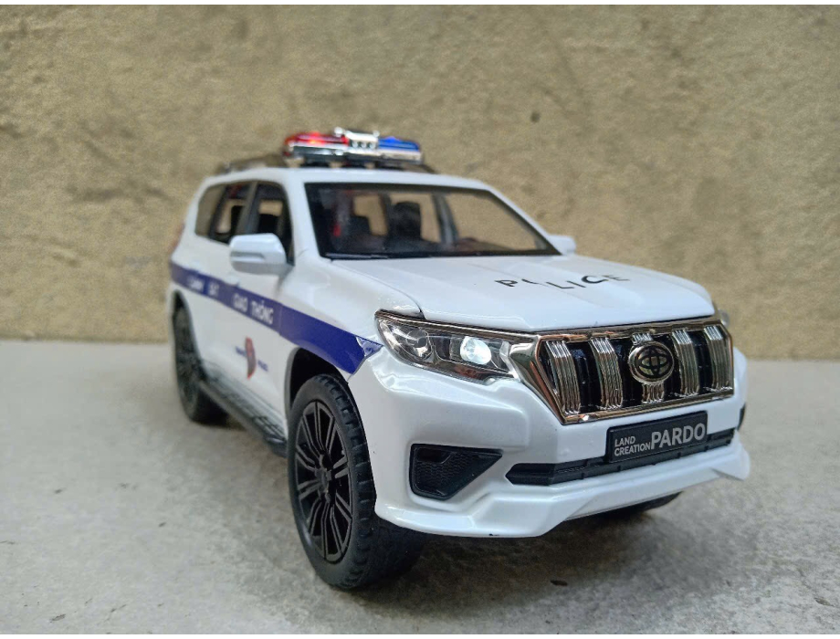 Mô hình xe Police Toyota Prado landCruiser CSGT tỷ lệ 1:24 Mô hình xe Police Toyota Prado landCruiser CSGT tỷ lệ 1:24