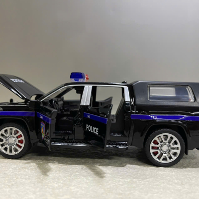 ​Mô hình xe Police Toyota TUNDRA CSCĐ 113  tỷ lệ 1:32