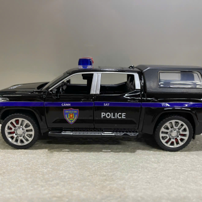 ​Mô hình xe Police Toyota TUNDRA CSCĐ 113  tỷ lệ 1:32