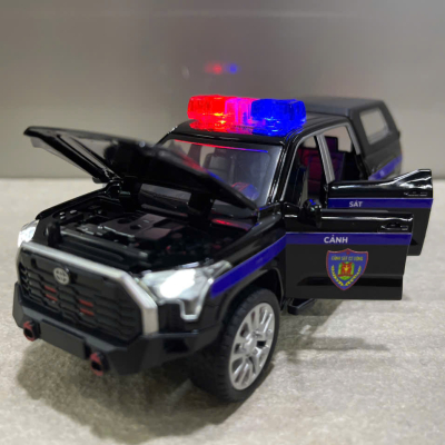​Mô hình xe Police Toyota TUNDRA CSCĐ 113  tỷ lệ 1:32