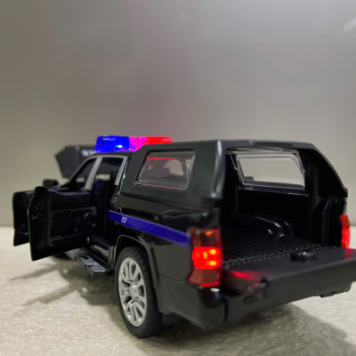 ​Mô hình xe Police Toyota TUNDRA CSCĐ 113  tỷ lệ 1:32