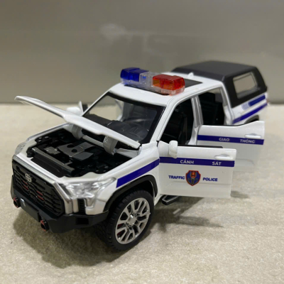 ​Mô hình xe Police Toyota TUNDRA CSGT 2026 tỷ lệ 1:32