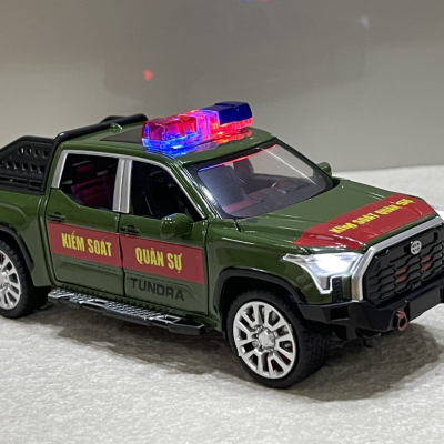 ​Mô hình xe Police Toyota TUNDRA KSQS tỷ lệ 1:32 (XPTO32TUR)