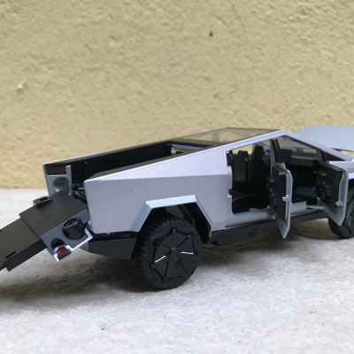 ​Mô hình xe bán tải Tesla Cybertruck 2023 tỷ lệ 1:32